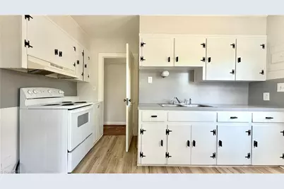 1513 Summit Avenue, Greensboro, NC 27405 - Photo 10