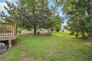 601 Quaker Ln, High Point, NC 27262 - Photo 28