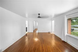 601 Quaker Ln, High Point, NC 27262 - Photo 6
