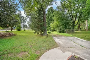 601 Quaker Ln, High Point, NC 27262 - Photo 28