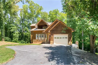 833 E Country Club Road, Mount Airy, NC 27030 - Photo 2