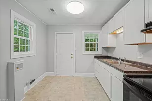 1218 Valley View St, Greensboro, NC 27405 - Photo 4