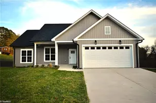2142 Elizabeth Dr, Mount Airy, NC 27030 - Photo 2