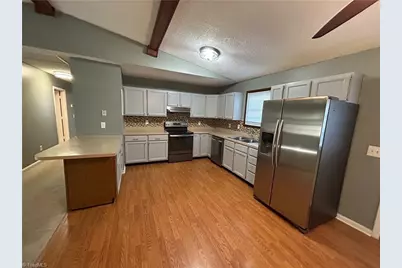 1108 Raleigh Court, High Point, NC 27262 - Photo 6