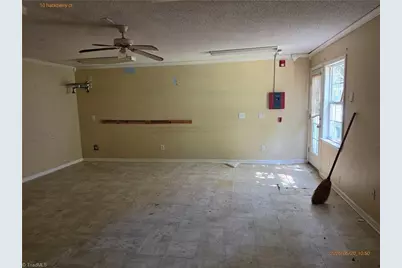 10 Hackberry Court, Greensboro, NC 27214 - Photo 6