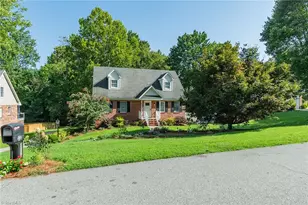 6711 Fairwood Ct, Clemmons, NC 27012 - Photo 4