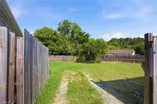 813 Young St, Thomasville, NC 27360 - Photo 30