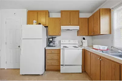 813 Young Street, Thomasville, NC 27360 - Photo 10