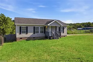 813 Young St, Thomasville, NC 27360 - Photo 32