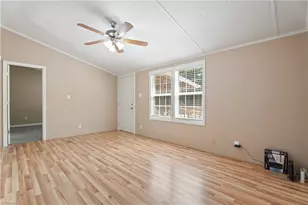 4673 Hyatt Dr, Winston-Salem, NC 27101 - Photo 6
