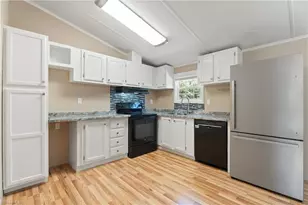 4673 Hyatt Dr, Winston-Salem, NC 27101 - Photo 10