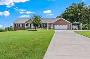 527 Howardtown Cir, Mocksville, NC 27028 - Photo 2