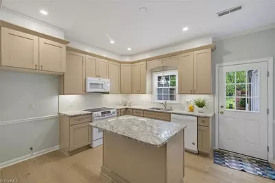 16 Fountain Manor Drive #B, Greensboro, NC 27405 - Photo 12