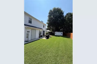 2203 Franklin Court, Burlington, NC 27215 - Photo 2