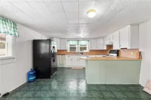 127 S Fieldcrest Rd, Eden, NC 27288 - Photo 10