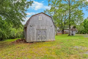 2018 E Rd, Walnut Cove, NC 27052 - Photo 34