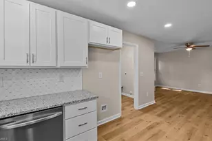 708 Woodlake Dr, Greensboro, NC 27406 - Photo 14