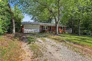 2205 Cardinal Dr, Jamestown, NC 27282 - Photo 2
