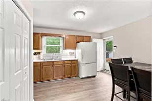 323 Avery Ave, High Point, NC 27265 - Photo 4