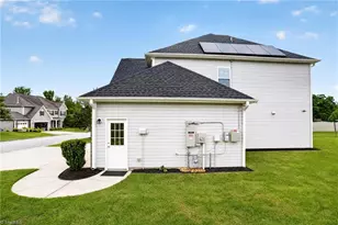 6605 Jockey Club Dr, Whitsett, NC 27377 - Photo 16