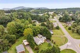 204 Carson Rd, Pilot Mountain, NC 27041 - Photo 4