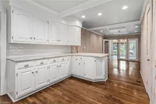 402 Parkmont Dr, Greensboro, NC 27408 - Photo 14