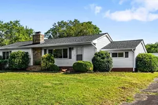 921 E King St, King, NC 27021 - Photo 2