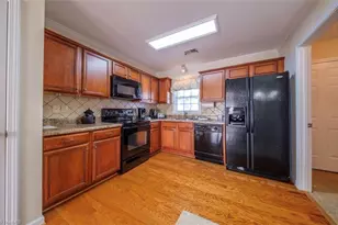 303 Locksley Ct, Thomasville, NC 27360 - Photo 6
