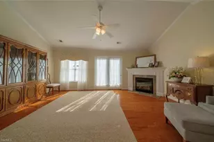 303 Locksley Ct, Thomasville, NC 27360 - Photo 4