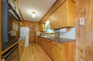 221 Westwood Ave, Thomasville, NC 27360 - Photo 12