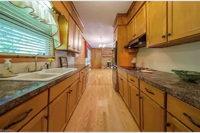 221 Westwood Avenue, Thomasville, NC 27360 - Photo 10