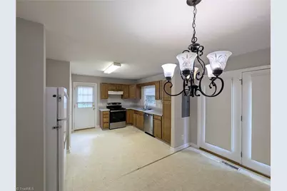 200 Broad Street #B, Denton, NC 27239 - Photo 4