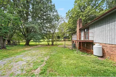 4563 Nc Highway 268, Pilot Mountain, NC 27401 - Photo 34