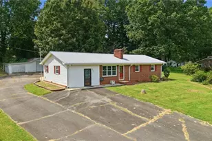 212 Circle Dr, Dobson, NC 27017 - Photo 4