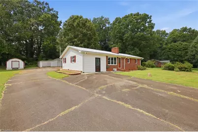212 Circle Drive, Dobson, NC 27017 - Photo 4