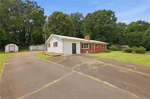 212 Circle Dr, Dobson, NC 27017 - Photo 4