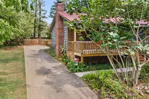923 Aberdeen Rd, High Point, NC 27265 - Photo 4