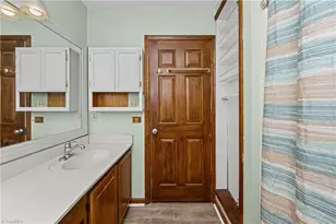 923 Aberdeen Rd, High Point, NC 27265 - Photo 50
