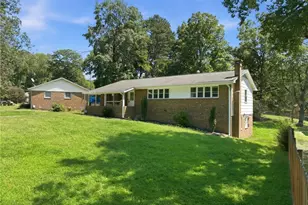 2405 Denver Dr, Greensboro, NC 27406 - Photo 34