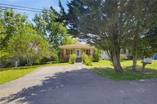 219 E Oakview Rd, Asheville, NC 28806 - Photo 2