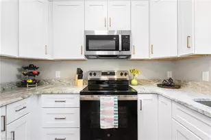 1305 E Willowbrook Dr, Burlington, NC 27215 - Photo 8
