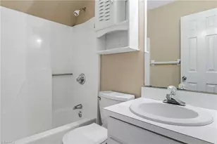 8 Barrett Pl, Greensboro, NC 27455 - Photo 18