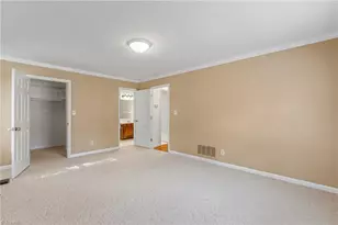8 Barrett Pl, Greensboro, NC 27455 - Photo 14