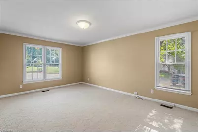 8 Barrett Place, Greensboro, NC 27455 - Photo 12