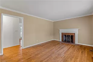 8 Barrett Pl, Greensboro, NC 27455 - Photo 2