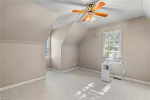 8 Barrett Pl, Greensboro, NC 27455 - Photo 16