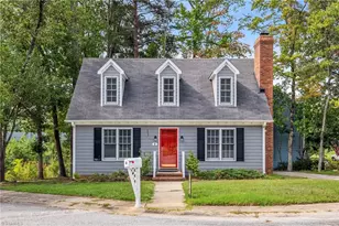 8 Barrett Pl, Greensboro, NC 27455 - Photo 1