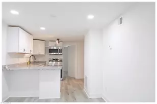 1013 Willow Rd, Greensboro, NC 27401 - Photo 12