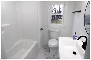 1013 Willow Rd, Greensboro, NC 27401 - Photo 14