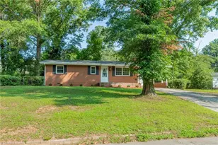 1207 Robin Rd, Eden, NC 27288 - Photo 2
